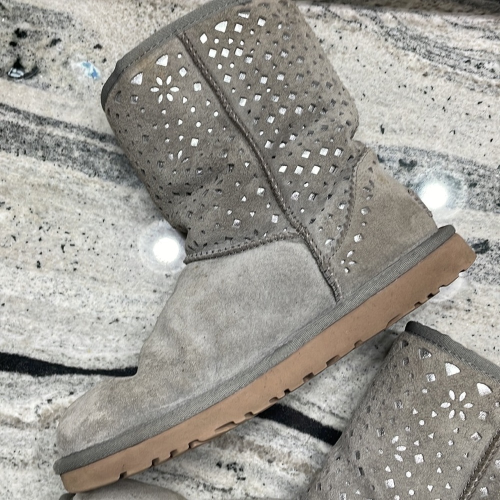 *RARE* UGG Cutout Short Boots - Picture 12 of 15